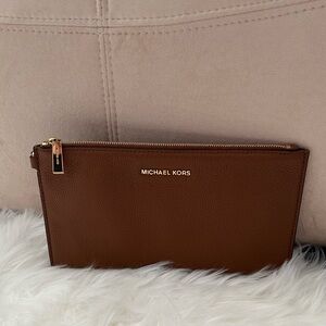 Like New Michael Kors Classy Large Long Wallet Wrislet